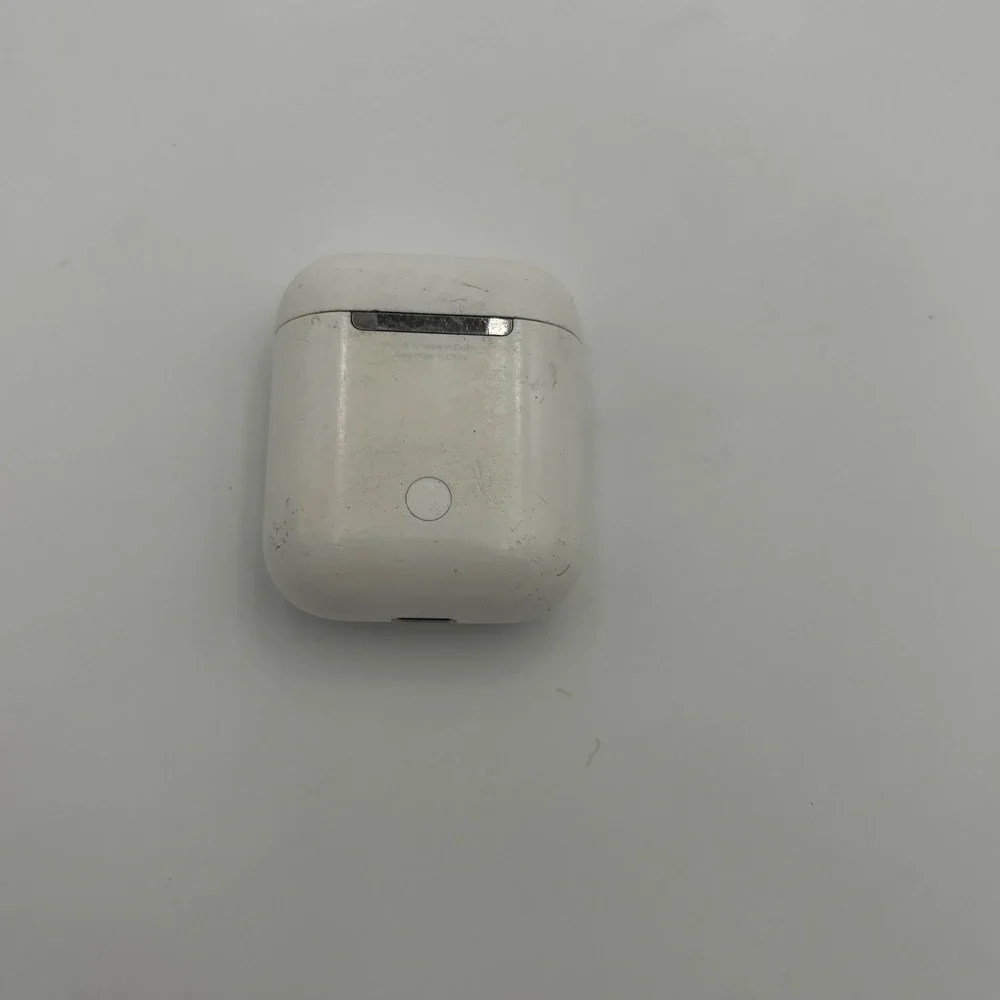 Apple AirPods Wireless Charging Case Unisex‎ OS White Good A1938 Replacement